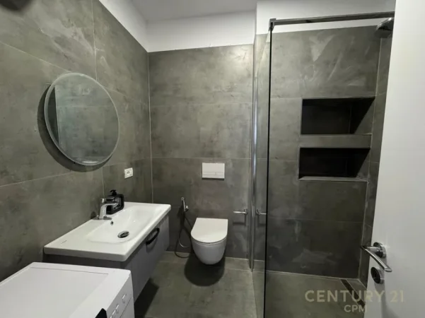 Tirane, jepet me qera apartament 2+1 Kati 4, 98 m² 900 € (tregu elektrik)
