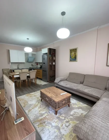 Tirane, jepet me qera apartament 2+1 , 110 m² 550 € 