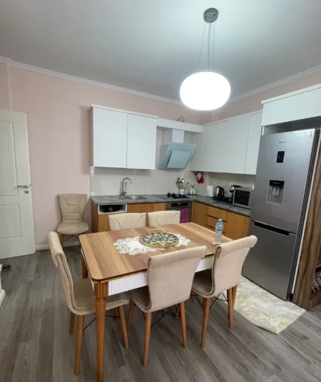 Tirane, jepet me qera apartament 2+1 , 110 m² 550 € 
