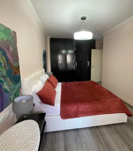Tirane, jepet me qera apartament 2+1 , 110 m² 550 € 