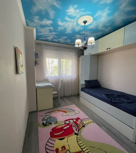 Tirane, jepet me qera apartament 2+1 , 110 m² 550 € 