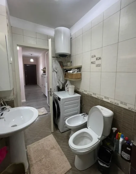 Tirane, jepet me qera apartament 2+1 , 110 m² 550 € 