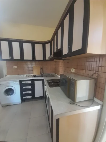 Tirane, jepet me qera apartament 1+1 Kati 6, 65 m², Çmimi 45.000 Lekë të Reja, (Kryqëzimi, 21 Dhjetori, Tiranë)