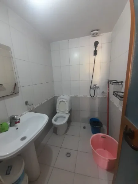 Tirane, jepet me qera apartament 1+1 Kati 6, 65 m², Çmimi 45.000 Lekë të Reja, (Kryqëzimi, 21 Dhjetori, Tiranë)