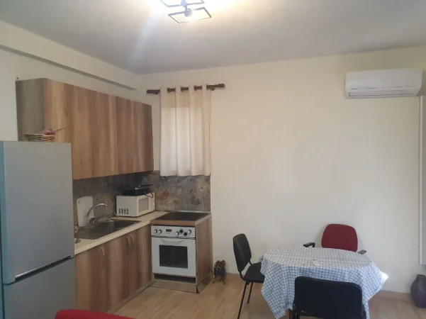 Tirane, jepet me qera apartament 1+1+Ballkon Kati 1, 60 m² 400 € (SELITE)