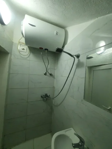 Tirane, jepet me qera apartament 1+1+Ballkon Kati 1, 60 m² 400 € (SELITE)
