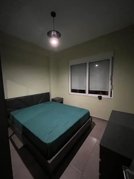 Tirane, jepet me qera apartament 1+1+Ballkon Kati 8, 70 m² 400 € (TERMINALI)