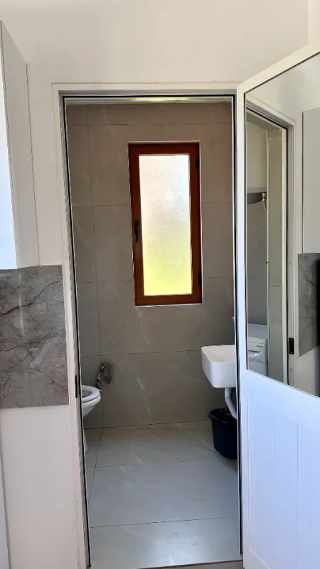 Tirane, jepet me qera Vile 1+1 Kati 2, 40 m² 450 € 