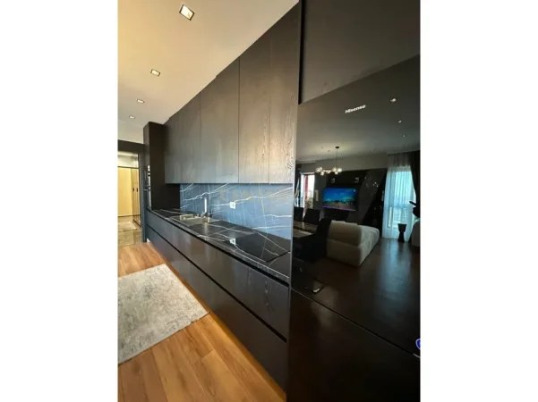 Tirane, jepet me qera apartament 3+1+Ballkon Kati 14, 140 m² 2.500 € (rruga e kavajes)