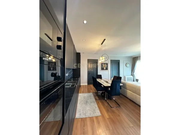 Tirane, jepet me qera apartament 3+1+Ballkon Kati 14, 140 m² 2.500 € (rruga e kavajes)