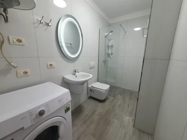 Tirane, jepet me qera garsonier Kati 4, 40 m² 450 € (RRUGA E DURRESIT)