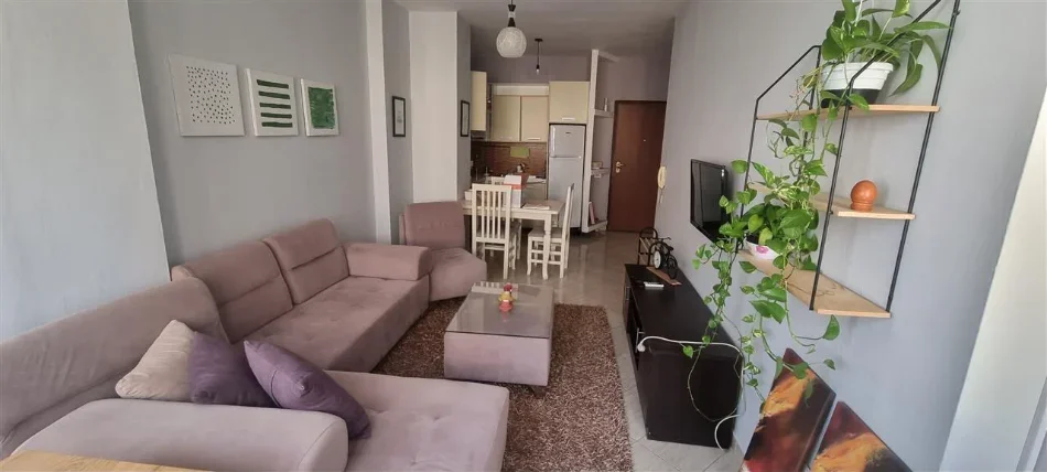 Tirane, jepet me qera apartament 1+1+Ballkon Kati 4, 50 m² 600 € (RIZA CEROVA)