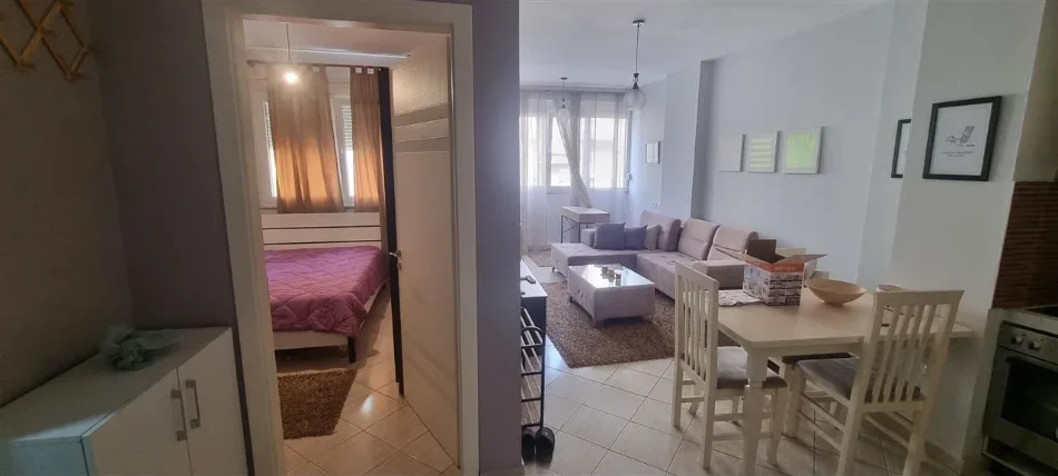Tirane, jepet me qera apartament 1+1+Ballkon Kati 4, 50 m² 600 € (RIZA CEROVA)