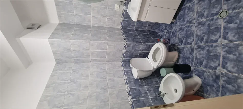 Tirane, jepet me qera apartament 1+1+Ballkon Kati 4, 50 m² 600 € (RIZA CEROVA)