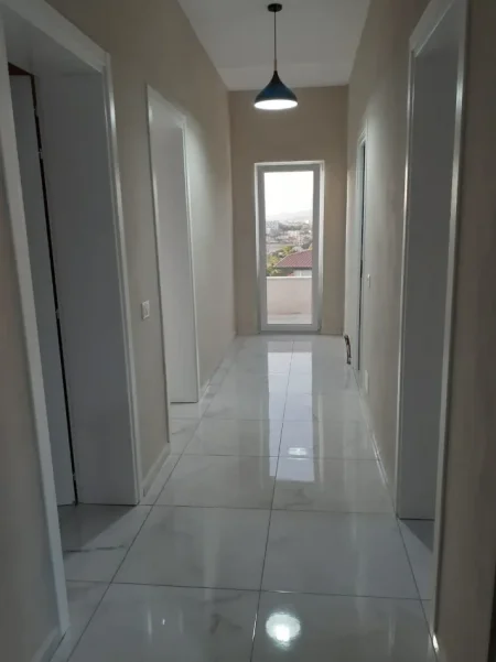 🏡 Jepet me qera apartament 3+1 te Vilat Gjermane – 55,000 Lek/muaj  550 € (Vilat Gjermane)