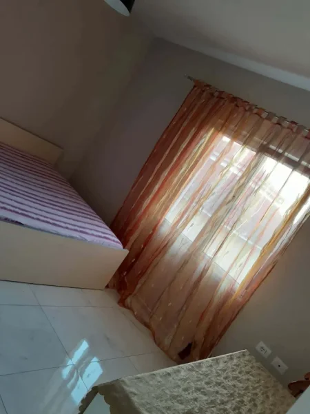 🏡 Jepet me qera apartament 3+1 te Vilat Gjermane – 55,000 Lek/muaj  550 € (Vilat Gjermane)