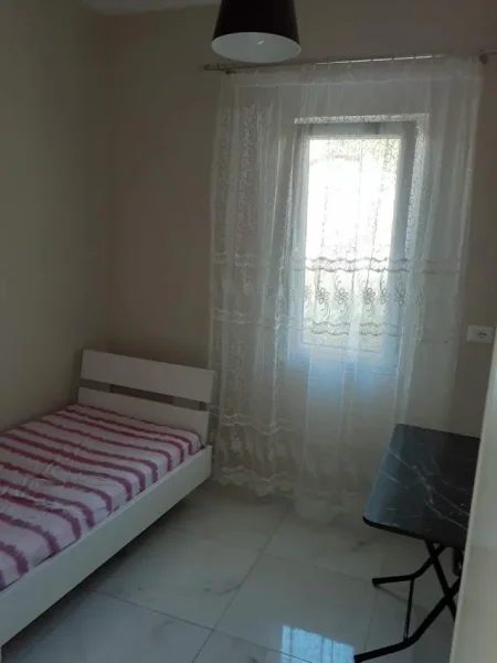 🏡 Jepet me qera apartament 3+1 te Vilat Gjermane – 55,000 Lek/muaj  550 € (Vilat Gjermane)
