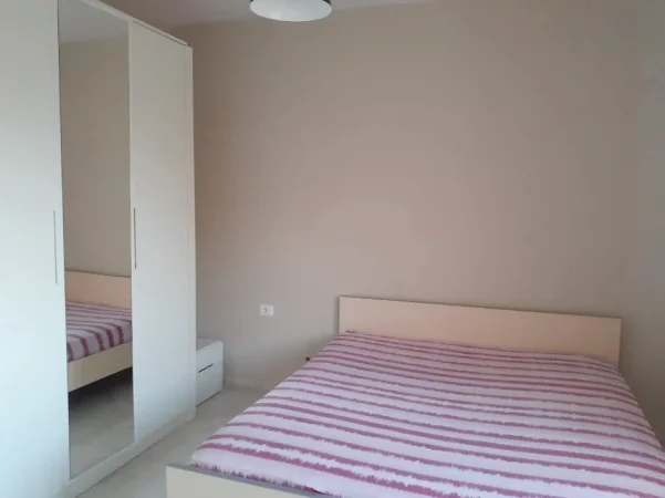 🏡 Jepet me qera apartament 3+1 te Vilat Gjermane – 55,000 Lek/muaj  550 € (Vilat Gjermane)