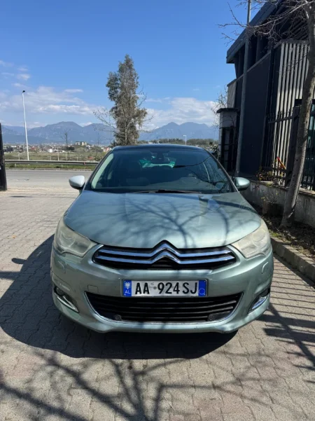 Tirane, shes makine Nafte, jeshile automatik Klima 5.000 €