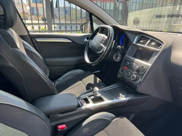 Tirane, shes makine Nafte, jeshile automatik Klima 5.000 €
