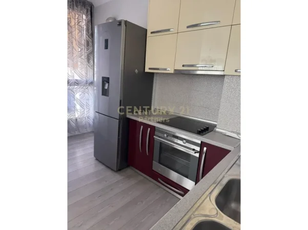Tirane, jepet me qera apartament 3+1 Kati 6, 120 m² 1.200 € (delijorgji)