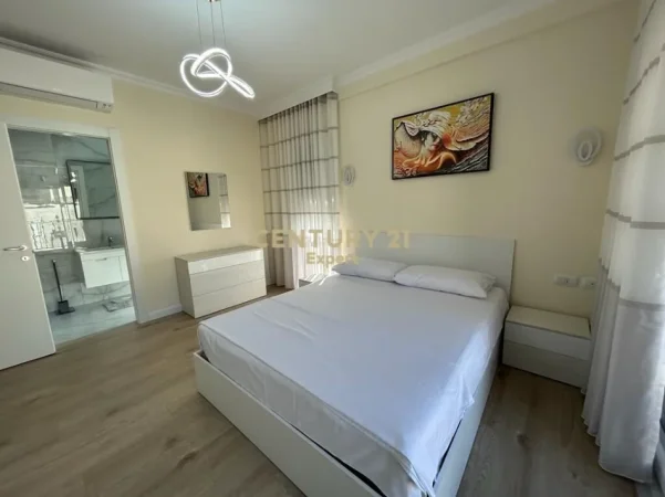 Tirane, jepet me qera apartament 2+1+Ballkon Kati 2, 110 m² 1.100 € (pazari i ri)