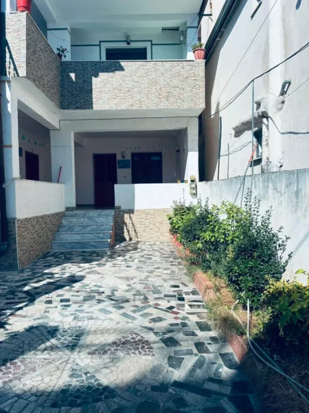 Tirane, jap me qera Vile 2+1+Ballkon Kati 1, 71 m² 550 € (Rruga Ferdinand Paparisto ,Porcelan)