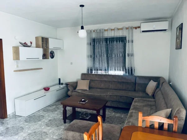 Tirane, jap me qera Vile 2+1+Ballkon Kati 1, 71 m² 550 € (Rruga Ferdinand Paparisto ,Porcelan)