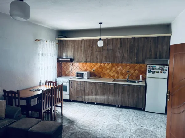 Tirane, jap me qera Vile 2+1+Ballkon Kati 1, 71 m² 550 € (Rruga Ferdinand Paparisto ,Porcelan)