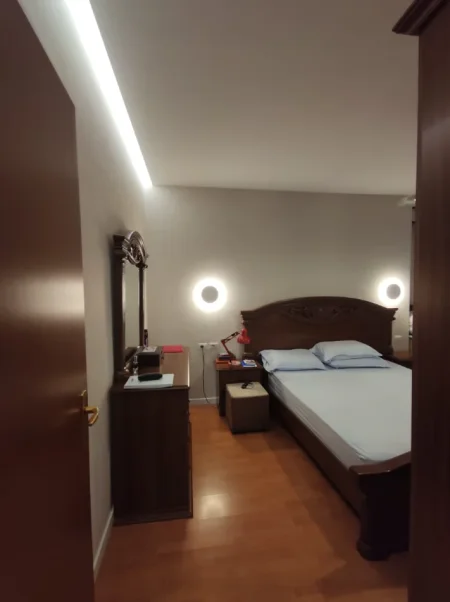 Tirane, jepet me qera apartament 1+1 Kati 5, 71 m² 670 € (komuna parisit)