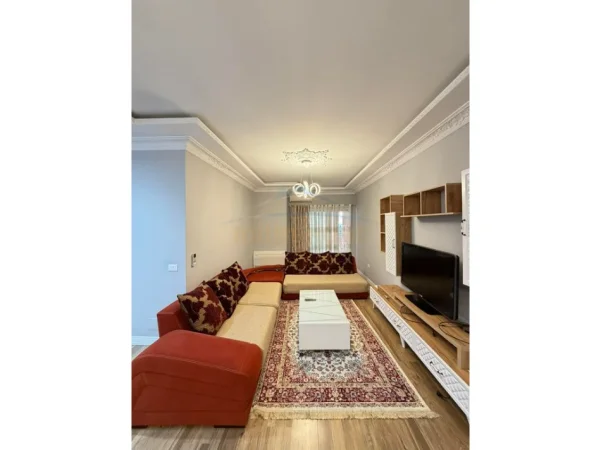 Tirane, jepet me qera apartament 2+1+Ballkon Kati 5, 116 m² 500 € (Yzberisht)