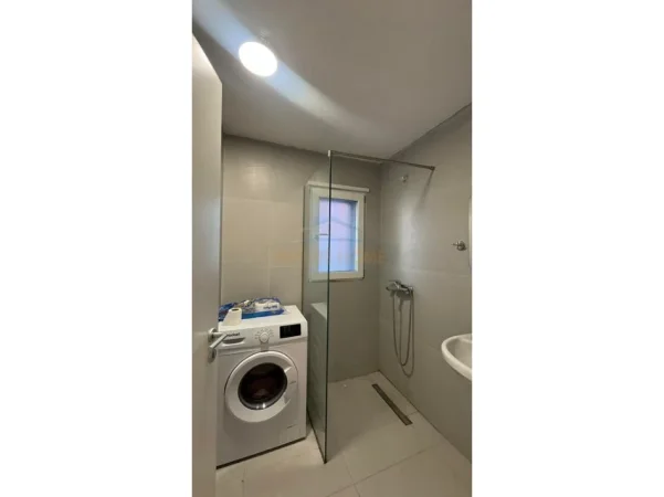 Tirane, jepet me qera apartament 2+1 Kati 1, 78 m² 650 € (Kodra e diellit)