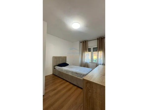 Tirane, jepet me qera apartament 2+1 Kati 1, 78 m² 650 € (Kodra e diellit)