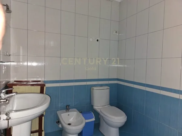 Tirane, jepet me qera apartament 2+1 Kati 6, 100 m² 700 € (rruga e barrikadave)