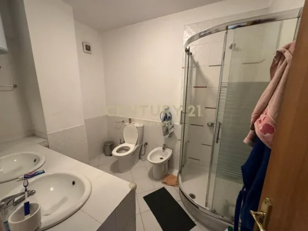 Tirane, shitet apartament 3+1+Ballkon Kati 2, 138 m² 350.000 € (rruga e bogdaneve)