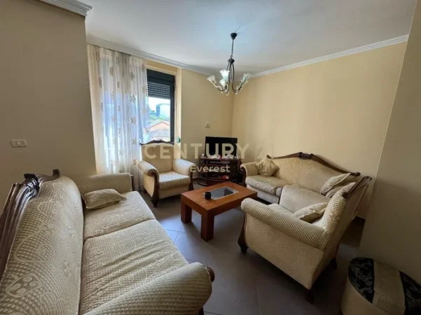 Tirane, shitet apartament 3+1+Ballkon Kati 2, 138 m² 350.000 € (rruga e bogdaneve)