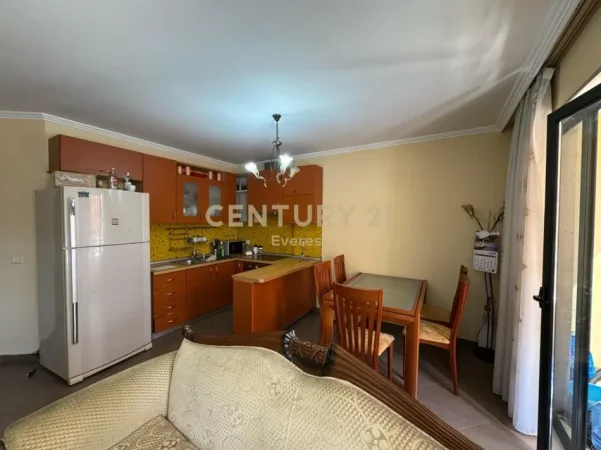 Tirane, shitet apartament 3+1+Ballkon Kati 2, 138 m² 350.000 € (rruga e bogdaneve)