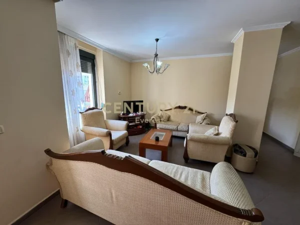 Tirane, shitet apartament 3+1+Ballkon Kati 2, 138 m² 350.000 € (rruga e bogdaneve)