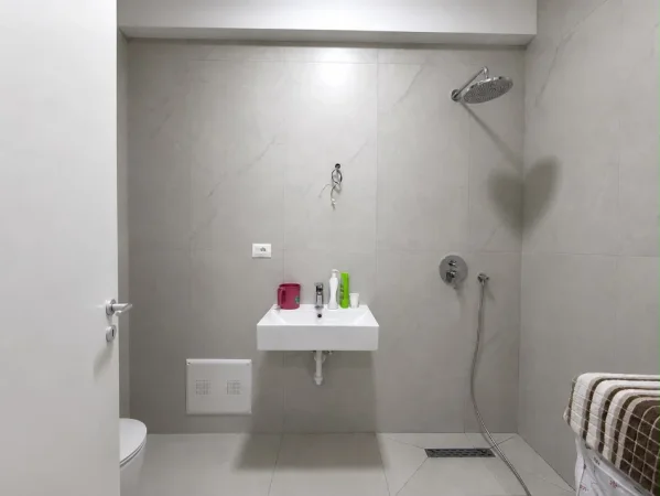 Tirane, jap me qera apartament 1+1 Kati 1, 400 € (Linze, rezidenca oxa, Fresk)
