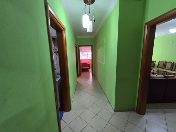 Tirane, jepet me qera apartament 2+1 Kati 2, 120 m² 550 € (Rruga Mikel Maruli)