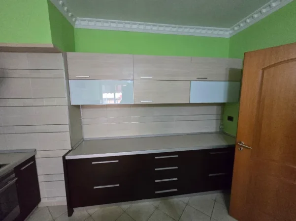 Tirane, jepet me qera apartament 2+1 Kati 2, 120 m² 550 € (Rruga Mikel Maruli)