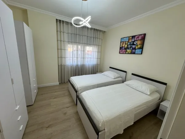 Tirane, jepet me qera apartament 2+1+Ballkon Kati 2, 115 m² 1.000 € (Pazari i Ri)