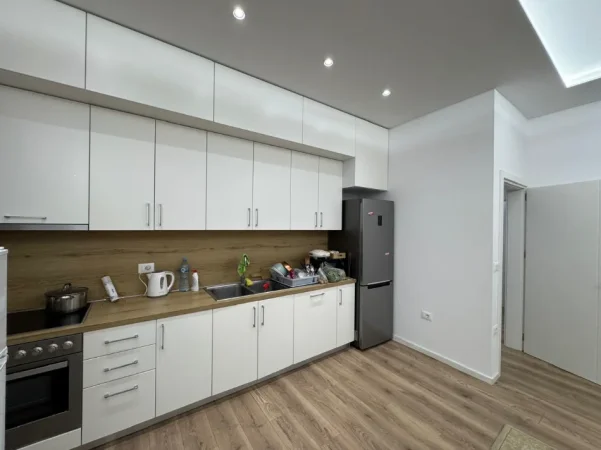 Tirane, jepet me qera Vile Vile 1 Katshe Kati 1, 140 m² 700 € 