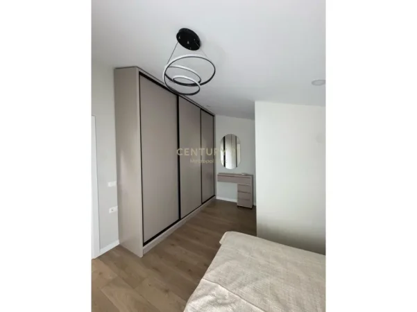 Tirane, jepet me qera Vile Vile 2 Katshe Kati 2, 256 m² 1.300 € 