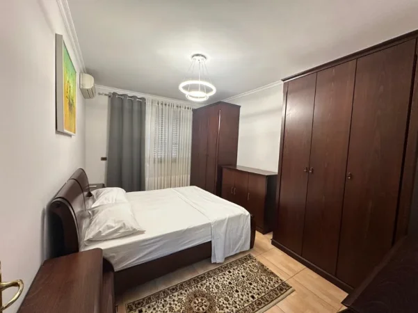 Tirane, jepet me qera apartament 2+1+Ballkon Kati 5, 120 m² 750 € (21 Dhjetori/Supermarket Joena)