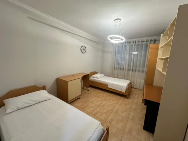 Tirane, jepet me qera apartament 2+1+Ballkon Kati 5, 120 m² 750 € (21 Dhjetori/Supermarket Joena)