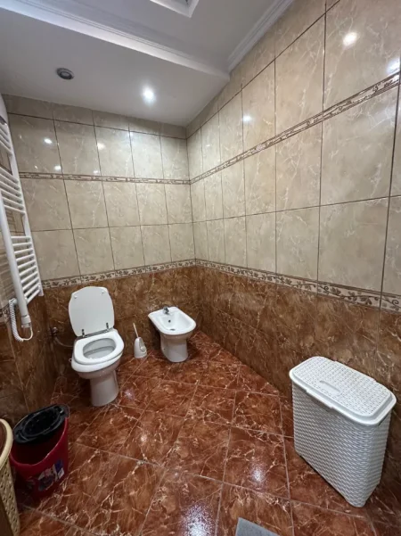 Tirane, jepet me qera apartament 2+1+Ballkon Kati 5, 120 m² 750 € (21 Dhjetori/Supermarket Joena)