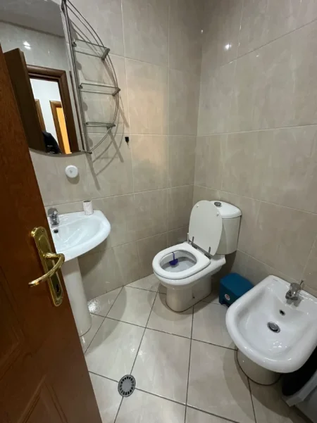 Tirane, jepet me qera apartament 2+1+Ballkon Kati 5, 120 m² 750 € (21 Dhjetori/Supermarket Joena)