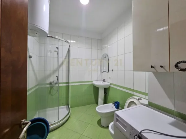 Tirane, jepet me qera apartament 2+1 Kati 6, 100 m² 700 € (Rruga e Barrikadave)