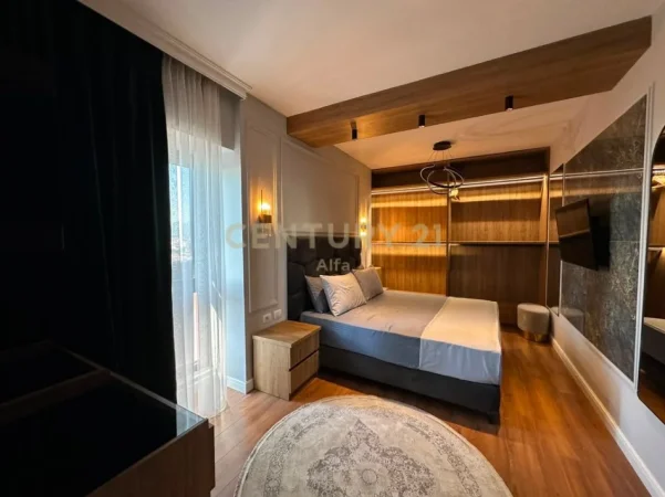 Tirane, jepet me qera apartament 3+1 Kati 14, 140 m² 2.500 € (Garden Building)